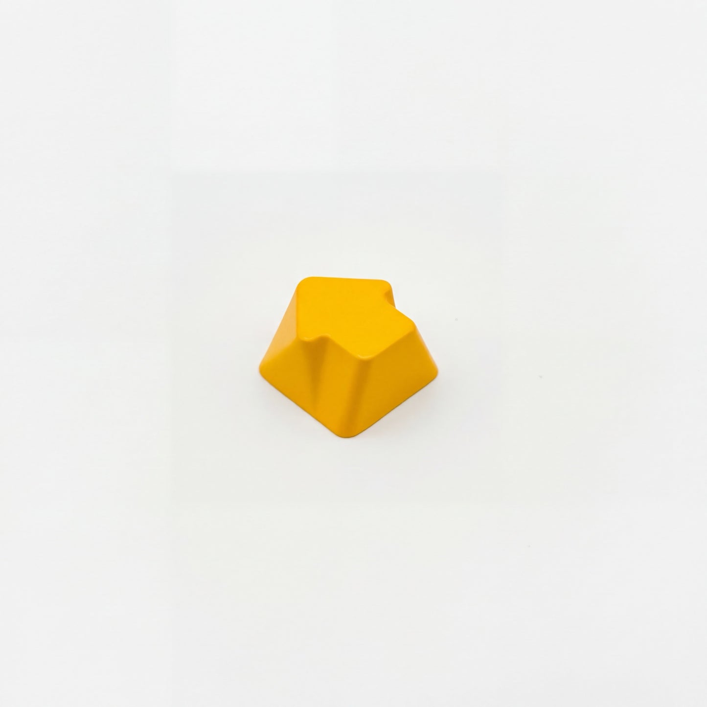 Arrow novelty keycap golden yellow side profile showing 3D relief sculpted arrow zinc alloy