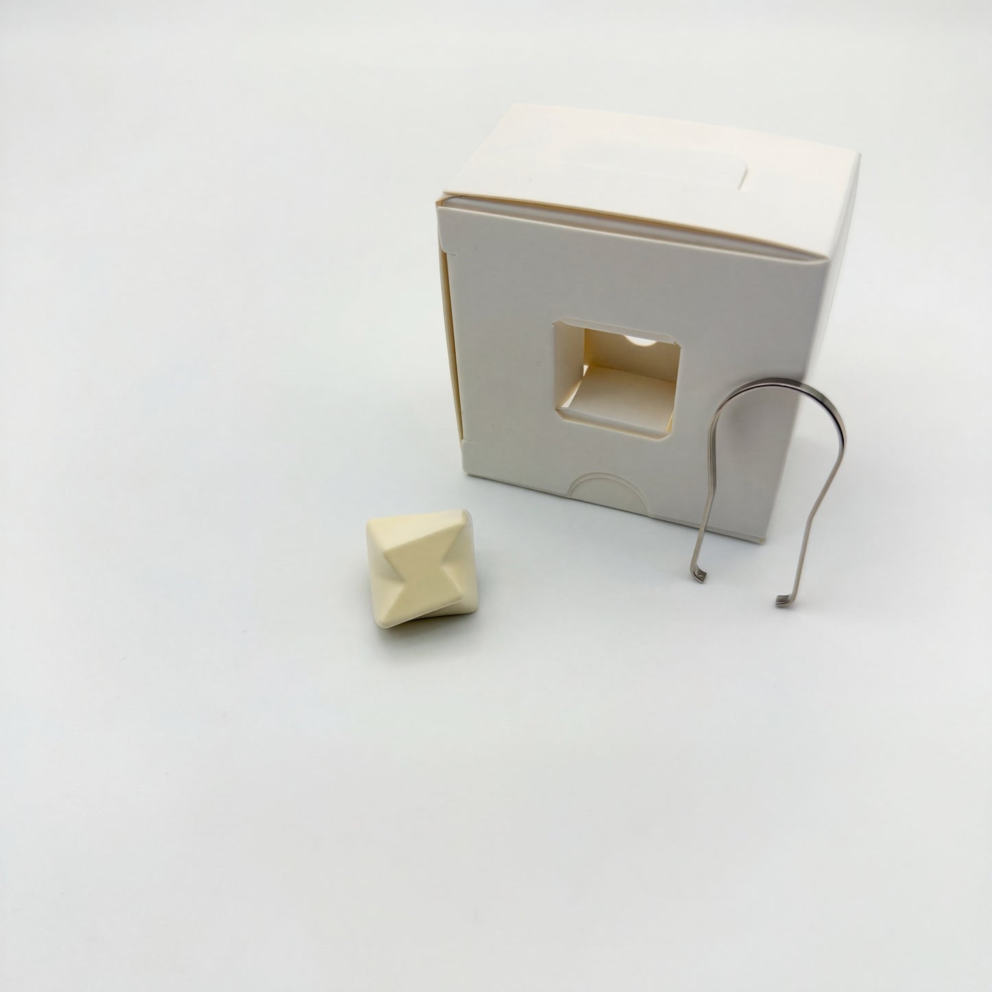 Lightning artisan keycap cream white gift set with windowed box and wire keycap puller