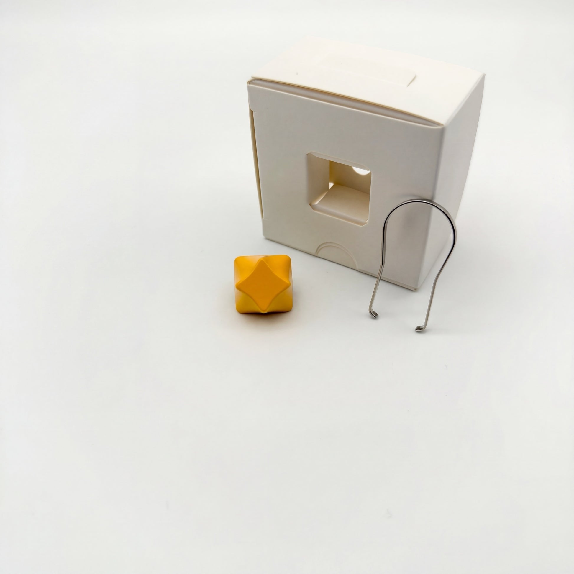 Star artisan keycap golden yellow gift set with windowed box and wire keycap puller